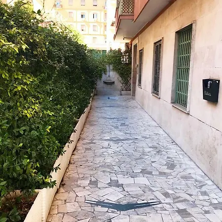 Bed & Breakfast Dea Flora Rome